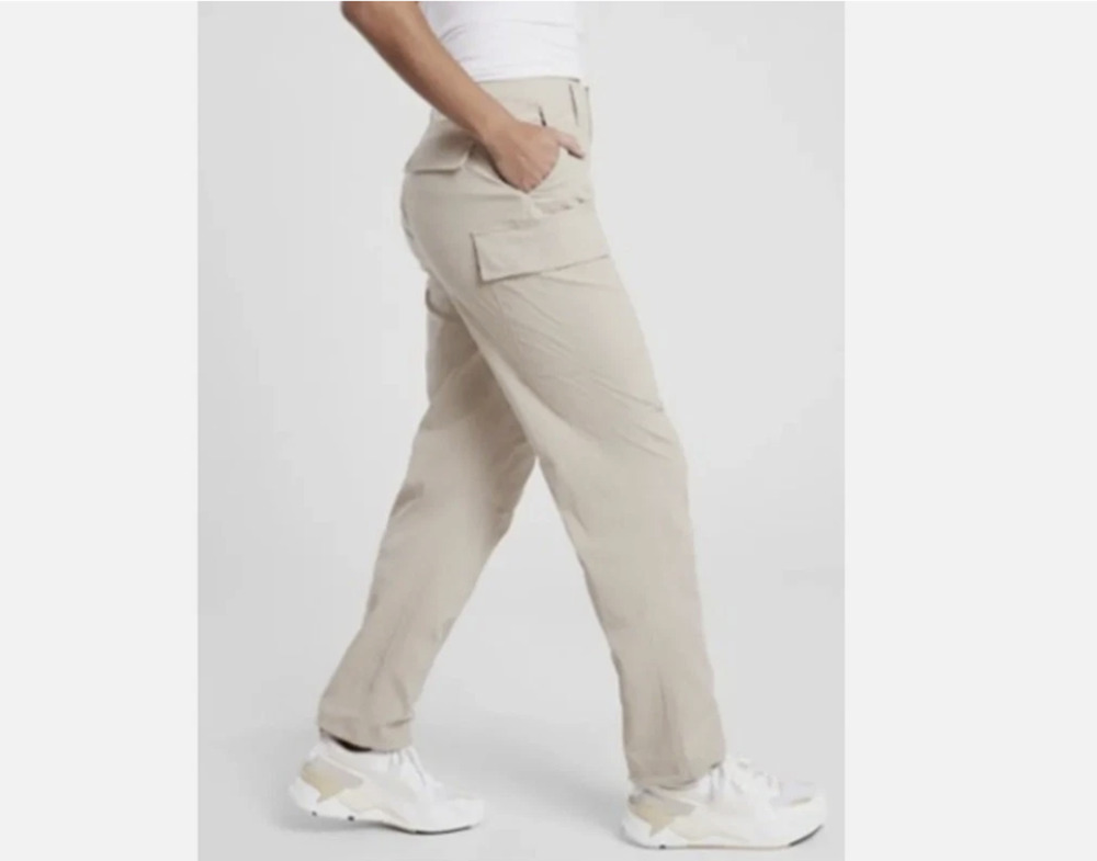 Athleta Trekkie Utility Cargo Pant Ecru Beige Pockets Hiking 657594 Size 10